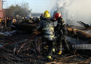 МЧС: Пожар на рынке пиломатериалов в Баку потушен