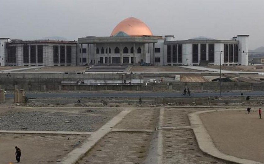 Əfqanıstan parlamentinin binasına raket düşüb