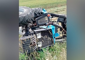 Cəlilabadda əkin sahəsində traktor aşıb, xəsarət alan var