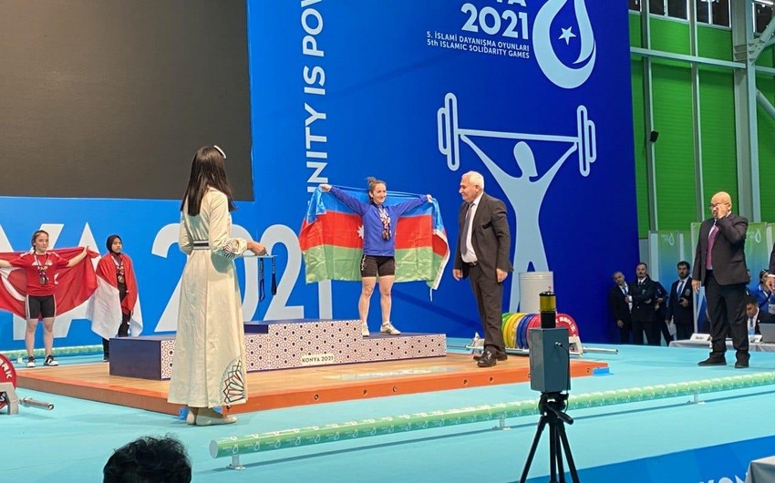 İslamiadada ağırlıqqaldırma növü üzrə medal təqdimatında yenilik edilib