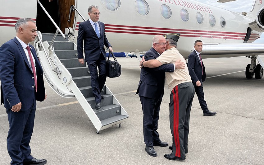 Министр национальной обороны Турции прибыл в Баку