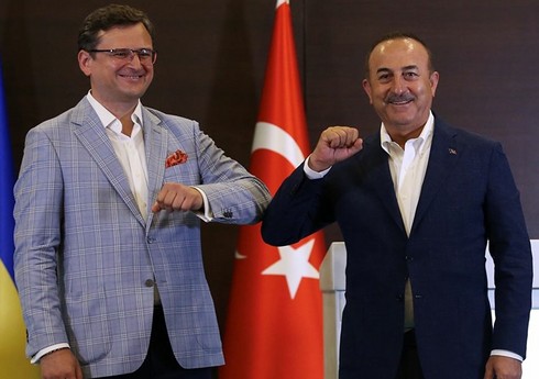 Главы МИД Турции и Украины поговорили по телефону