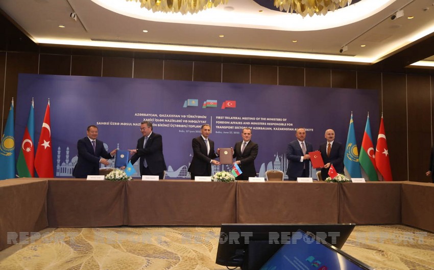 Главами МИД и министрами транспорта трех стран подписана Бакинская декларация