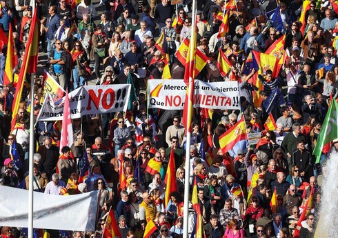 В столице Испании продолжаются протесты с требованием отставки премьера 