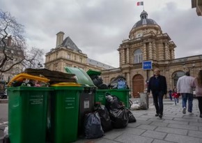 В Париже из-за забастовки уборщиков улиц скопилось около 6 тыс. тонн мусора