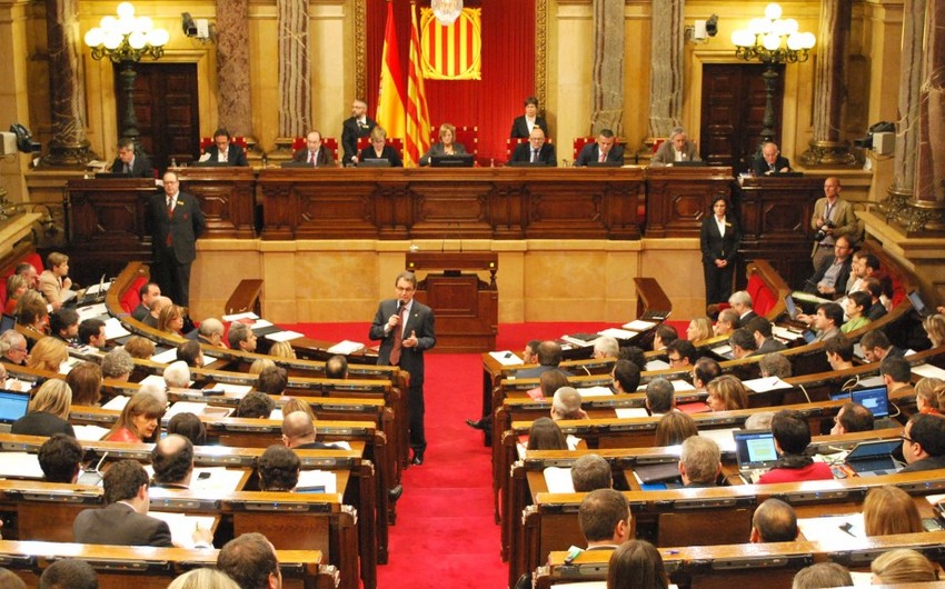 Kataloniya parlamenti müstəqilliyə dair referendum haqqında qanun qəbul edib