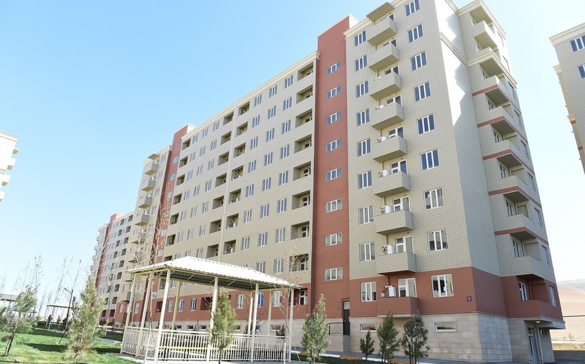 Ильхам Алиев поручил передать семьям шехидов дома, построенные для вынужденных переселенцев
