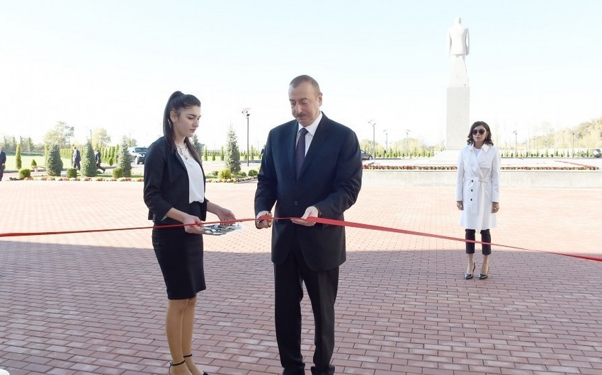 Президент Ильхам Алиев и первая леди приняли участие в открытии Центра Гейдара Алиева в Шеки