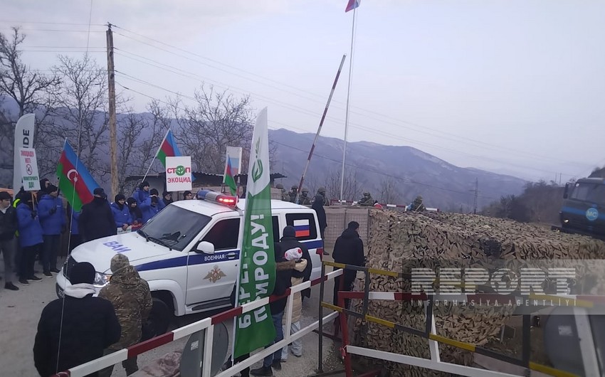 Medical service, military police vehicles of Russian peacekeepers move freely on Khankandi-Lachin road