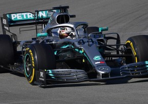 Команда Mercedes выиграла Формулу-1