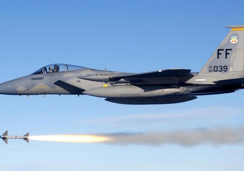 США перебросили в Польшу группу истребителей F-15