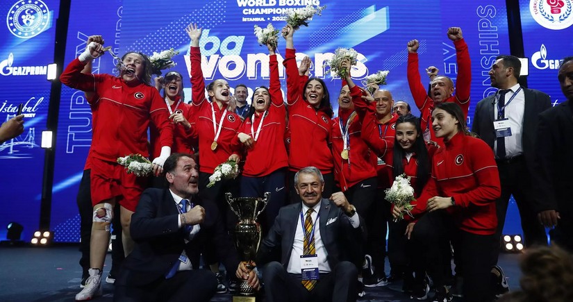 Türkiyənin qadın boksçuları dünya çempionatında tarixi nəticəyə imza atıblar