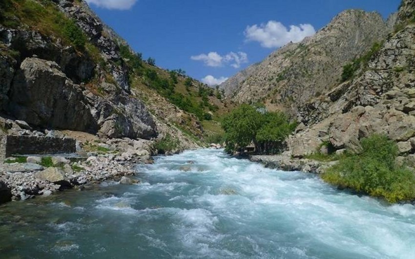 Azerbaijan's renewable surface freshwater resources dropped by 24% over past 23 years