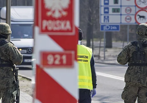 Польша остановит проезд через границу зарегистрированных в РФ и Беларуси грузовиков