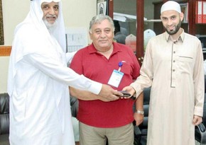 Azerbaijani pilgrim returns lost purse to its owner during Hajj