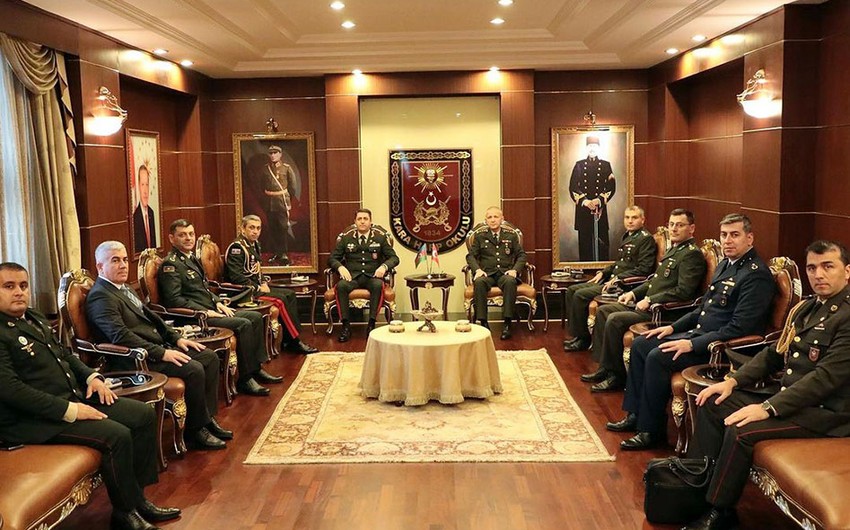 Азербайджан и Турция обсудили сотрудничество в сфере подготовки военных кадров