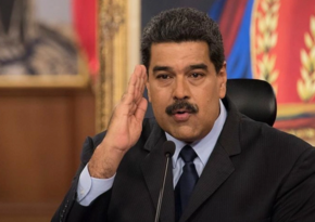 Maduro canlı yayımda telefonundan vatsapı silib