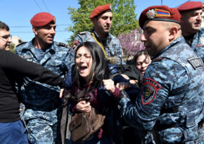 В Ереване произошло столкновение между протестующими и полицейскими