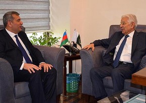 Посол Азербайджана встретился с министром обороны Пакистана