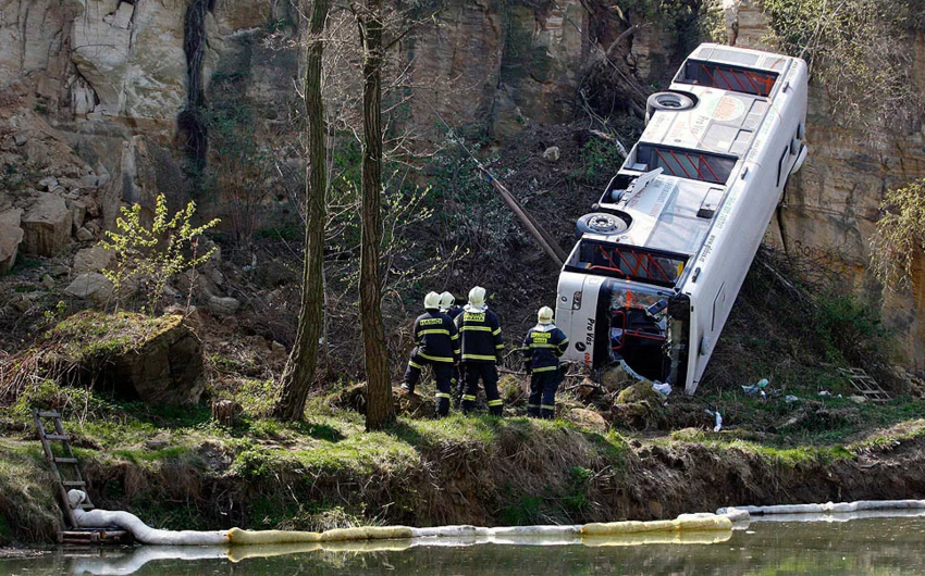 Peruda avtobus qəzası nəticəsində 11 nəfər ölüb, onlarla yaralı var