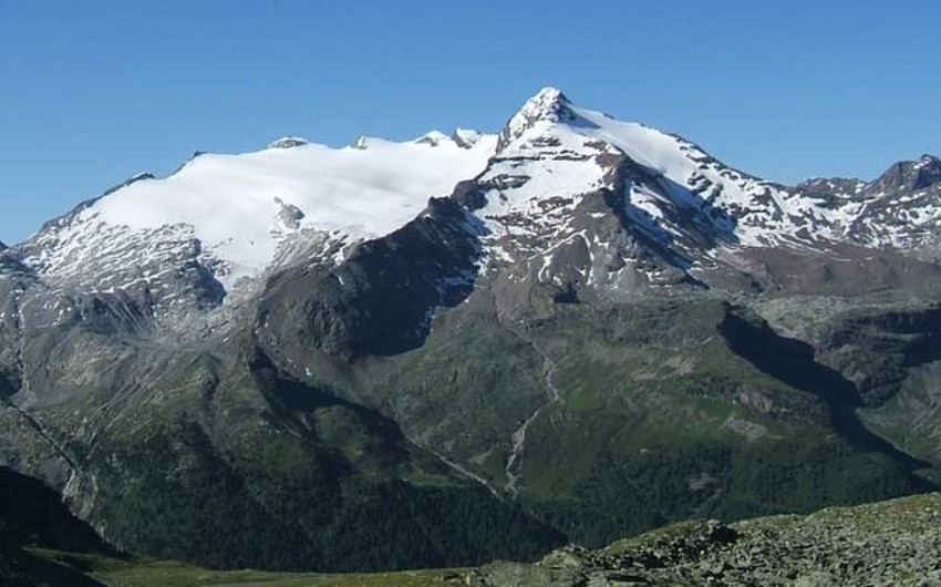 Шесть человек погибли в результате схода лавины в Альпах
