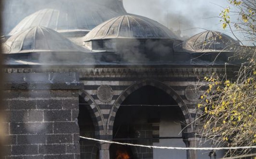 PKK burned Turkish mosque of XVI century - VIDEO