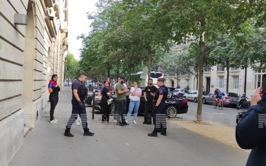 Группа армян совершила нападение на Азербайджанский культурный центр в Париже, есть пострадавшая