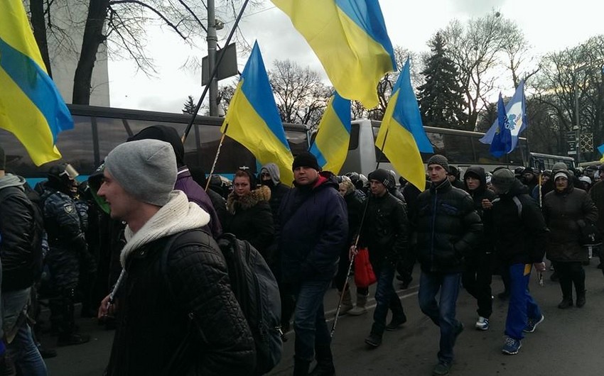 Новые столкновения произошли под посольством РФ в Киеве