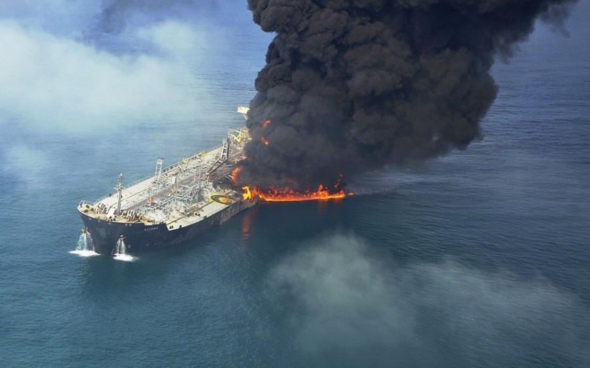 МЧС России не будет привлекаться к тушению российского танкера, который загорелся в Каспийском море