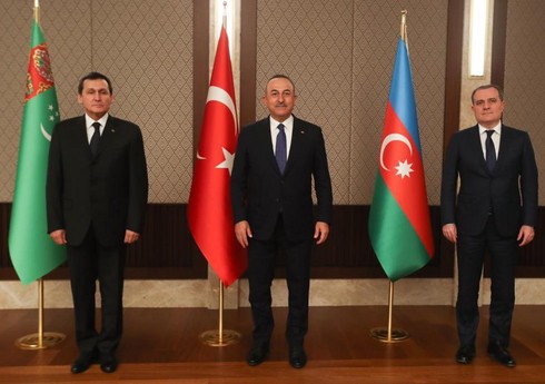 Началась встреча глав МИД Азербайджана, Турции и Туркменистана