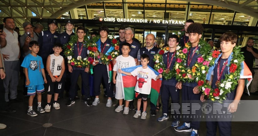 Азербайджанские вольники, завоевавшие первое место на чемпионате Европы, вернулись на родину