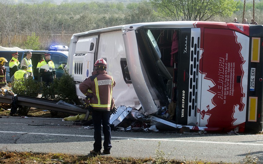 İspaniyada avtobus aşıb, 50-dən çox sərnişin xəsarət alıb