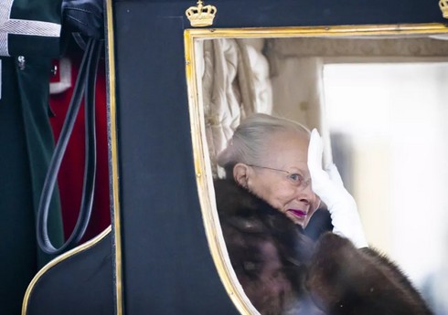 Королева Дании совершила последнюю традиционную поездку по Копенгагену в качестве регента