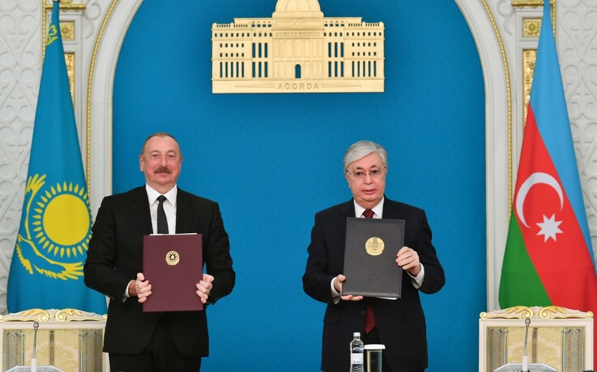 Azerbaijan, Kazakhstan sign documents (UPDATED)