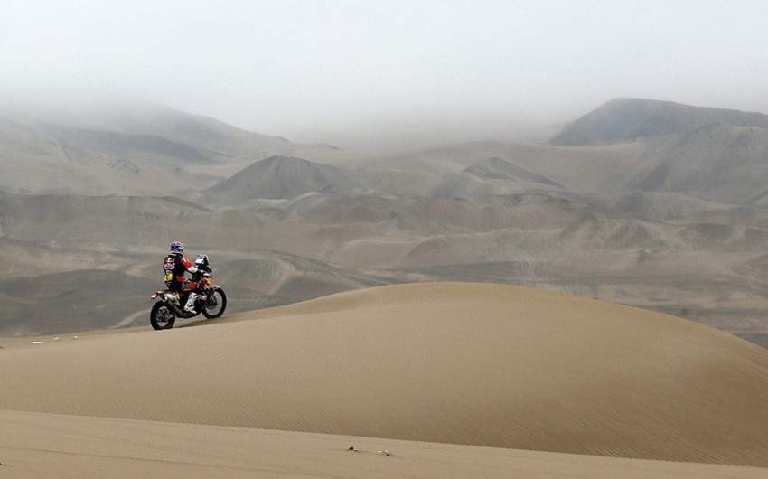 Dakar rallisi zamanı motosikletçini ildırım vurub