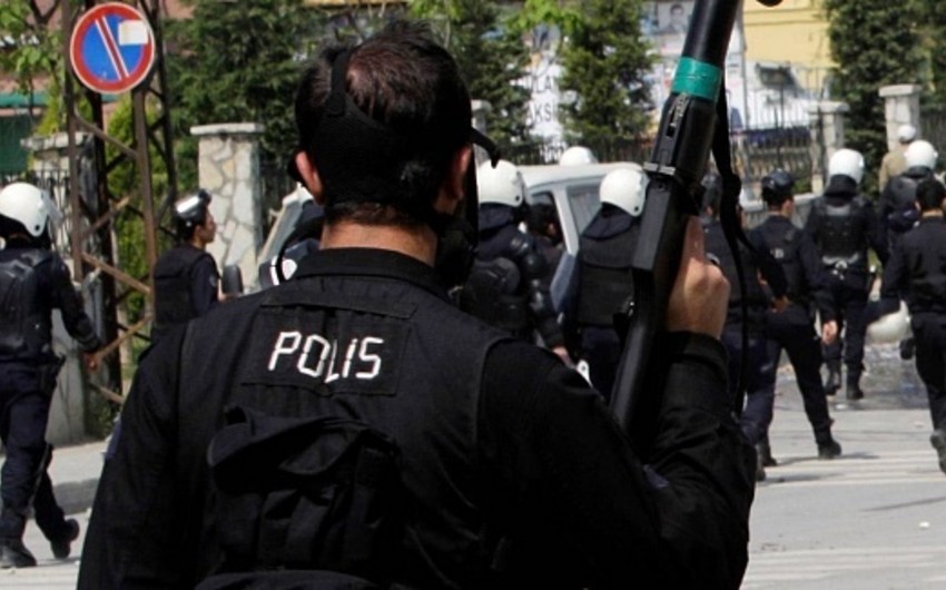 Turkish police detain two armed people in Istanbul