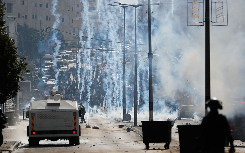 На границах Газы 33 палестинца пострадали в стычках с израильской армией