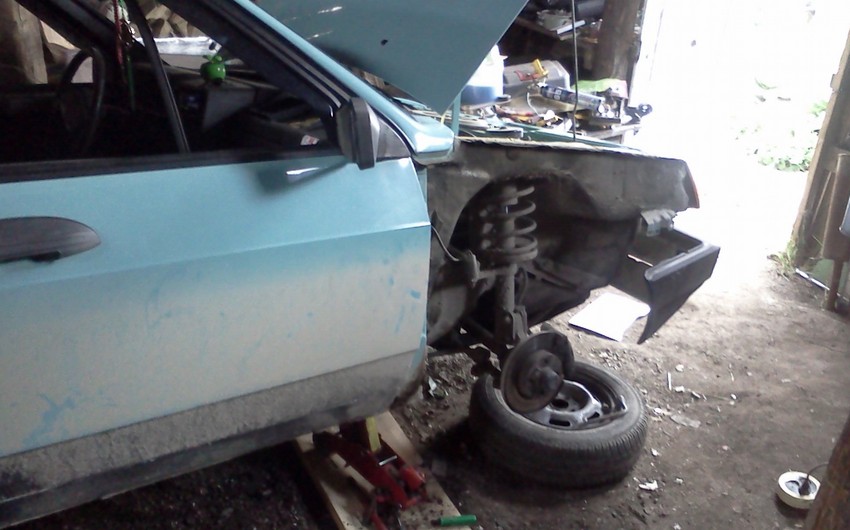 Жителя Хызинского района задавило автомобилем, который он ремонтировал