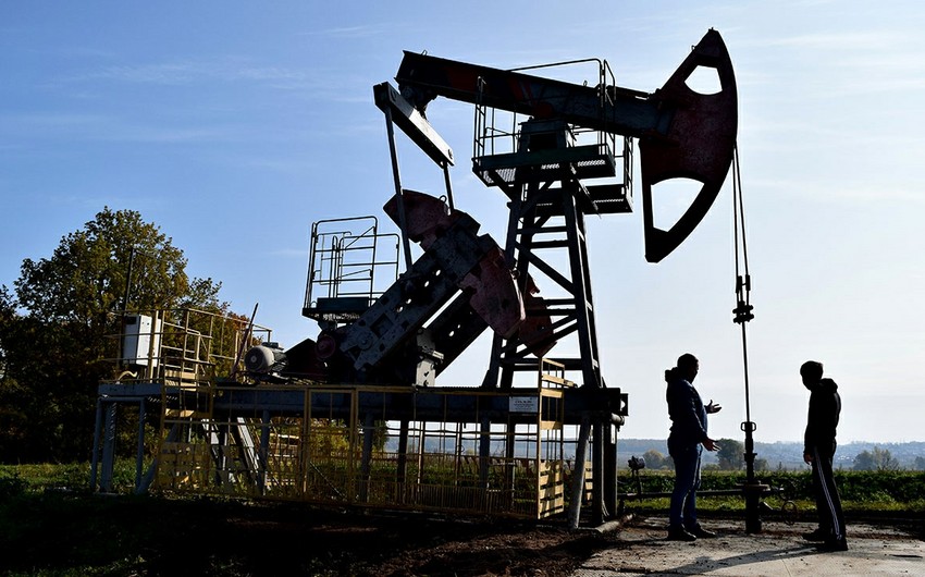 Нефть стабильна: надежды на повышение спроса на топливо в США сохраняются