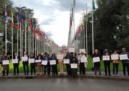 Участники международной конференции провели в Женеве мирную акцию против французского колониализма