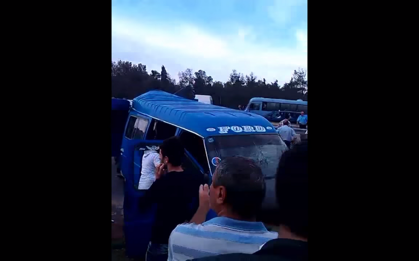 ​Минздрав: В ДТП на шоссе Баку-Сумгайыт погибло двое, 10 получили тяжелые ранения - ВИДЕО
