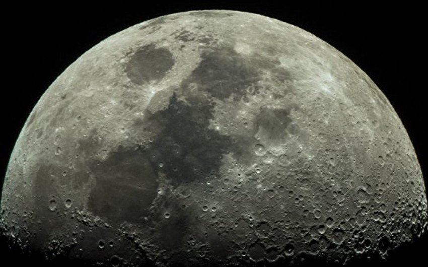 Ученые из получили новые данные о возможном присутствии воды на Луне