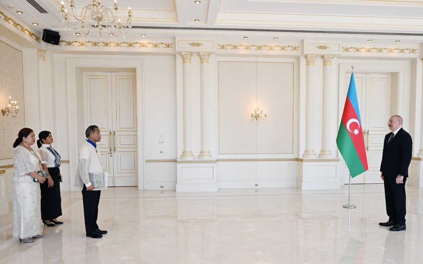 President Ilham Aliyev receives credentials of incoming ambassador of Philippines