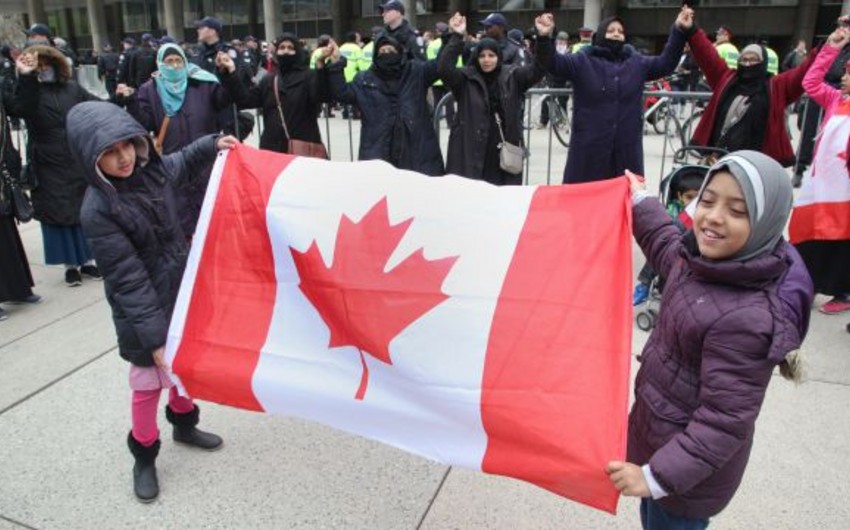 Kanadada ultrasağçı və anti-faşistlər etiraz aksiyaları keçiriblər