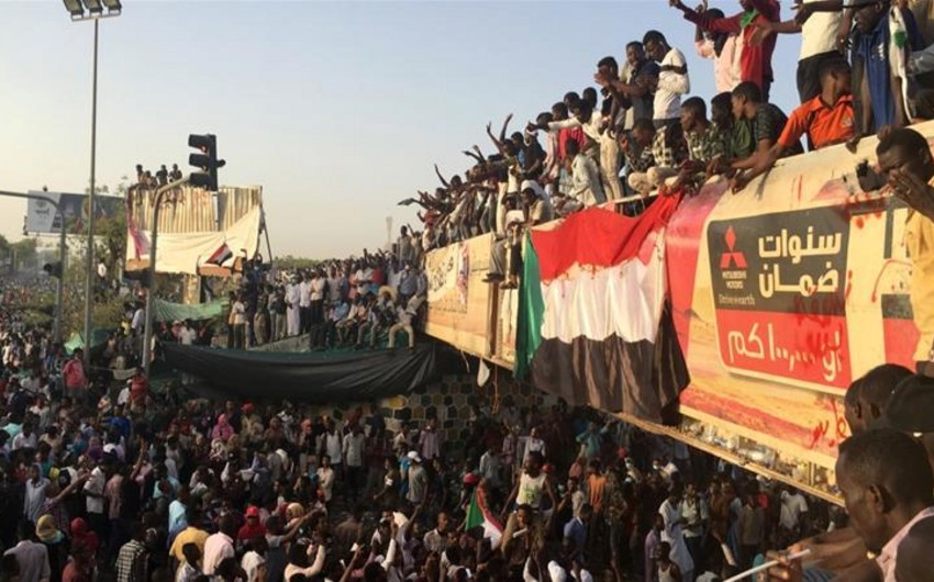 Sudan announces transitional government