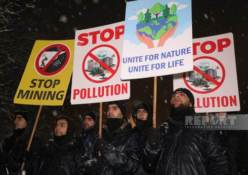 Акция на дороге Ханкенди-Лачын: Несмотря на снегопад, демонстранты проявляют высокую активность