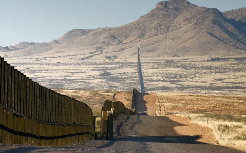 США не хватает более 20 млрд долларов на строительство стены с Мексикой