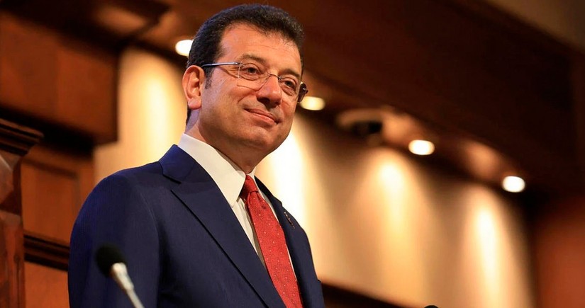 İstanbulun meri və daha iki bələdiyyə sədri vəzifələrindən uzaqlaşdırılıblar