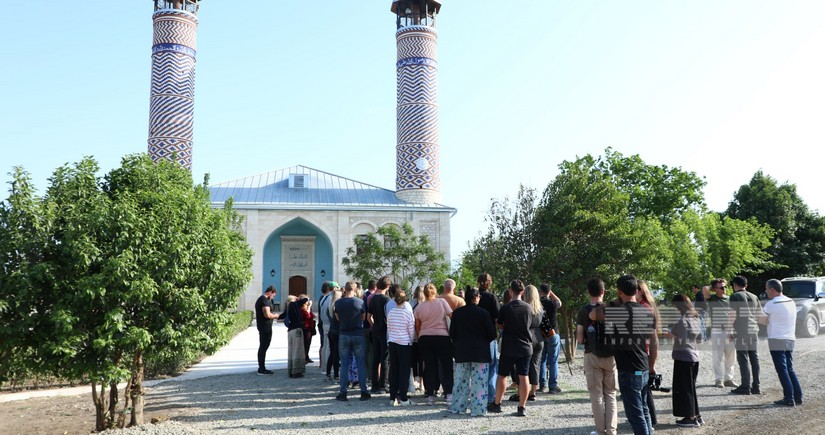 Norwegian travelers get acquainted with sights of Azerbaijan’s Agdam