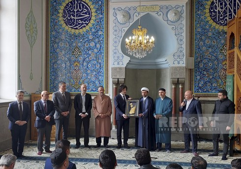 Премьер-министр Грузии посетил мечеть Джума в Тбилиси и поздравил мусульман